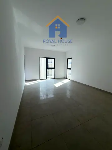 3BR apartment in Sapphire, Maryam Island, Sharjah. 1,900 sq ft, large balcony, 3 bathrooms, laundry room & 2 parking spaces. AED 1.6M.