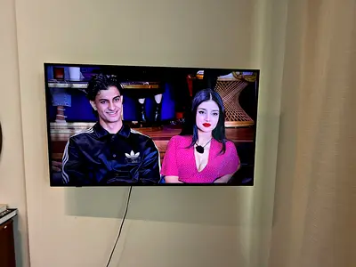 LG 55" 4K Smart TV (2025) + Pipishell Full Motion Wall Mount