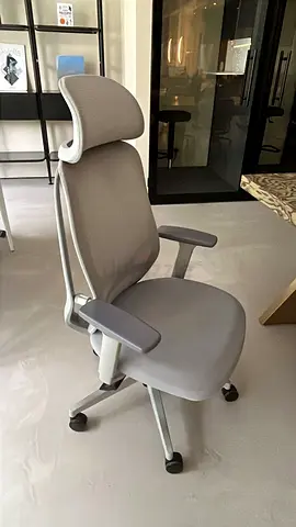 Beta Light Grey Ergonomic Office Chair – AED 200