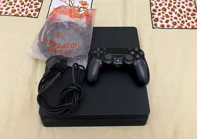 Ps4 slim 1TB with monitor