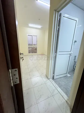 MASTER ROOM FOR RENT SATWA ROAD near city walk