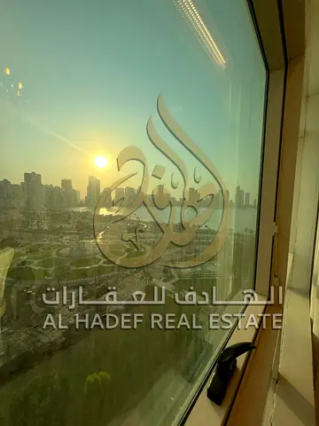 إذا كنت تبحث عن شقة فاخرة تجمع بين المساحة الواسعة والراحة والموقع المميز، فهذه فرصة رائعة لاستئجار شقة 3 غرف وصالة في منطقة المجاز 2، إحدى المناطق ال