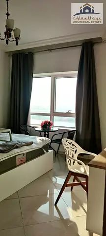 🏡 **شقة مفروشة للإيجار السنوي – كورنيش الخان، الشارقة**  ✨ فرصة مميزة للسكن الراقي في موقع حيوي على كورنيش الخان، مع إطلالة جميلة وأجواء مريحة. شقة م