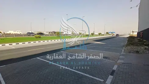 شوروم بموقع متميز جدا | رئيسي | 2200 قدم | اول ساكن | 3فاز | صرف صحي | تكيف مركزي | مناسب للتجاري والتخزين | باركنات | تسهيلات دفعات | دفاع مدني |
