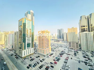 شقة واسعة جداً مع شرفة وخزائن مدمجة | 30 يوماً مجاناً | استخدام مجاني للنادي الرياضي والمسبح وخدمات الصيانة