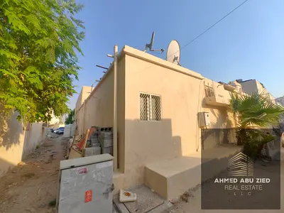 Traditional house for sale in Al Rashidiya 3, Ajman. 2,930 sq. ft., 6 bedrooms including 3 master bedrooms, 4 bathrooms, kitchen and courtyard. Fully