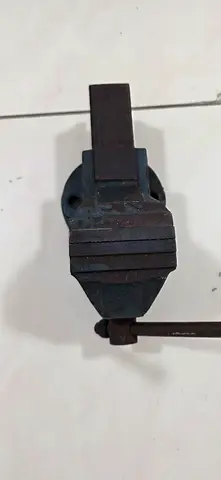 Used Heavy-Duty Bench Vise / Metalworking Vise