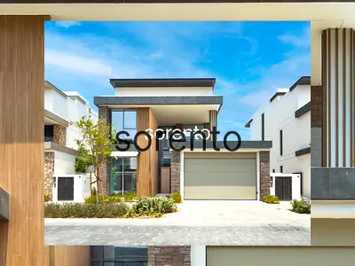 Single row / landscaped garden / luxury villa