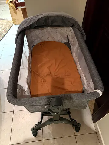 Grey portable baby bassinet / cradle in good condition