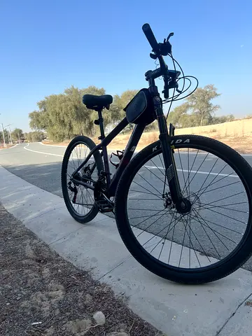 cycle - good condition, 8 -speed style frame
