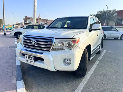 Toyota Land Cruiser 2014 VXR GCC Specs