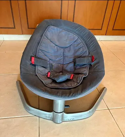 Mama and Pappas Nuna baby rocker seat (leaf-style) in good used condition