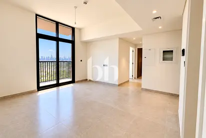 Brand new | Marina Skyline View | Study room