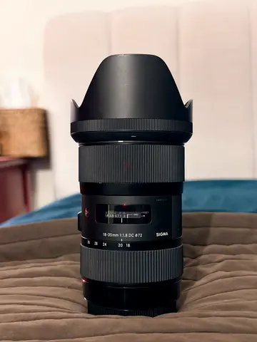 Sigma 18-35mm f/1.8 Art Lens for Canon (with Hood & Caps)