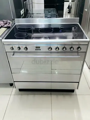 Smeg electric cooker 5 burner 90bay60cm lastest model same like new condition for sale