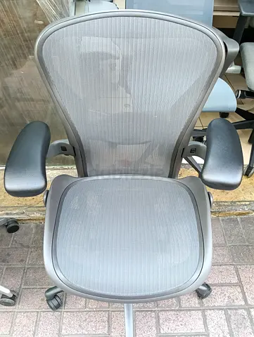 Herman Miller Remastered chair for selling.fully loaded size B