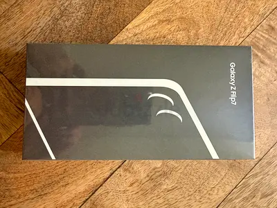 Samsung Galaxy Z Flip7 Coral Red