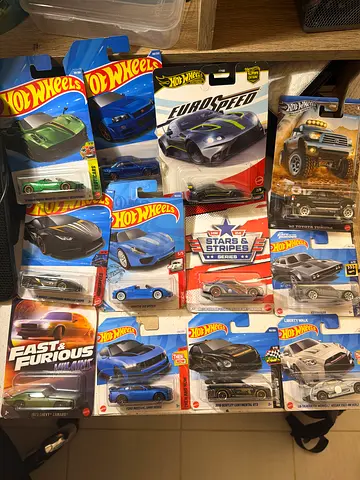 Lot of 12 Hot Wheels die-cast cars - new in pack