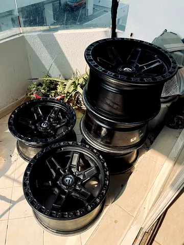 Fuel 17 inch weels ,driven less than 20k km , no scratch no dents ,, like new . For fj , prado,etc