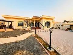 LUXURY 5BHK WITH MAID ROOM MAJLS TWO HALL NEAR PARK JUST 130K
