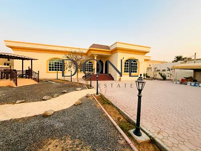LUXURY 5BHK WITH MAID ROOM MAJLS TWO HALL NEAR PARK JUST 130K