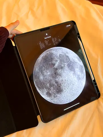 FOR SALE iPad Pro 12.9 in 5th gen W/ Pencil