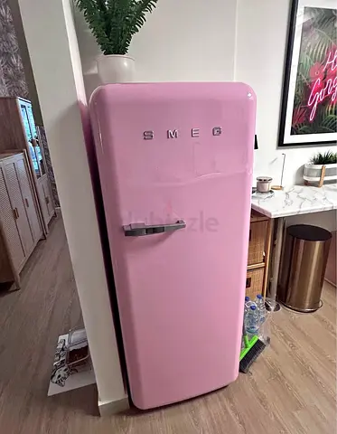 Model Smeg Retro Style Pink Refrigerator