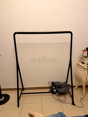 Simple Black Metal Garment Rack - Free Standing Clothes Rail