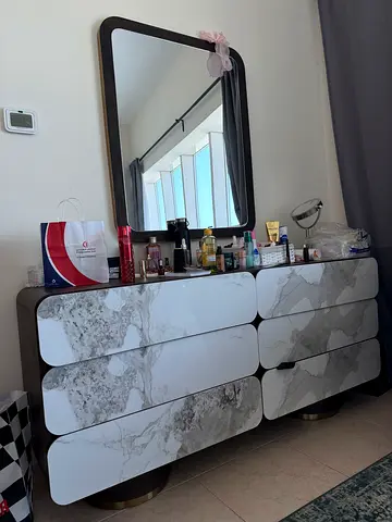 Dresser with 6 Drawers and Mirror