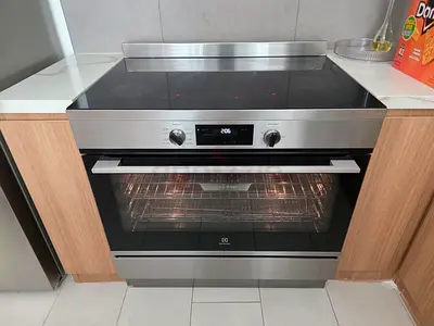 Electrolux Ceramic Cooker Stove 90x60cm Twin-Fan Oven & Air Fryer Fingerprint-Resistant EFE946SD
