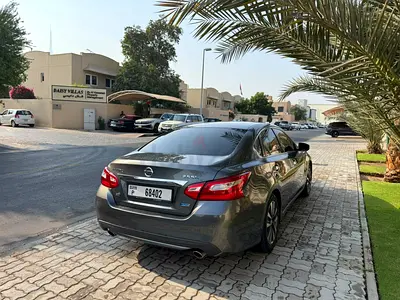 Nissan Altima 2017 model SL 2.5 GCC  Top option sunroof original paint