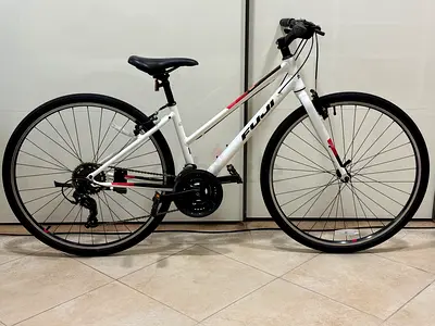 Fuji Absolute 2.1 Hybrid City Bike – Size Small