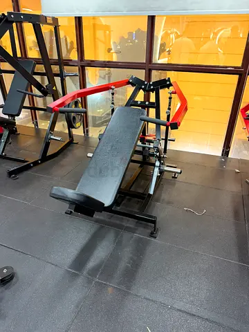 Incline Chest Press Machine — Commercial Gym Grade