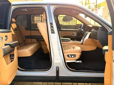 2019 ROLLS-ROYCE CULLINAN — миниатюра 16