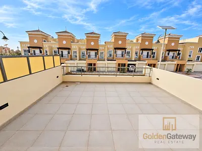 Vacant Single Row I Bright Lay out I Massive Terrace