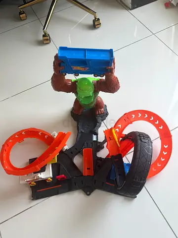 Hot Wheels Playset with Loop Tracks
