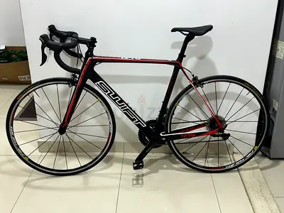 Swift road bike - lightweight carbon frame, racing setup size M