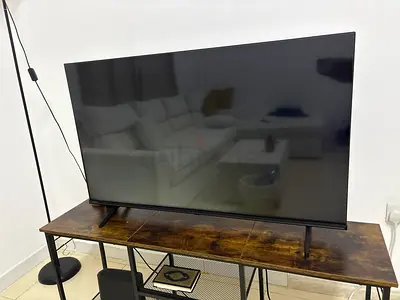 Hisense 43” 4K Smart TV – Broken Screen – For Parts