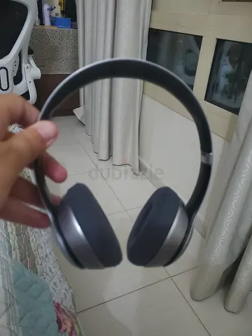 Lightweight over-ear wireless headphones - good condition