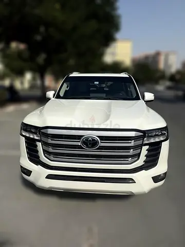 2024 Toyota Land Cruiser GXR GCC Specs,  Free service till 2028, Ceramic Coating