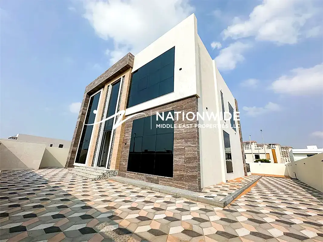 Vacant|Spacious 5BR+M|Luxurious Living|Prime Area