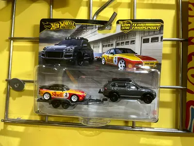 Hot Wheels Team Transport 2-Car Set with Trailer - Shell Livery