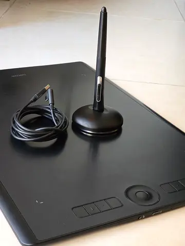 Wacom Intuos Pro Large (PTH-860) | Professional Graphics Tablet | Excellent Condition