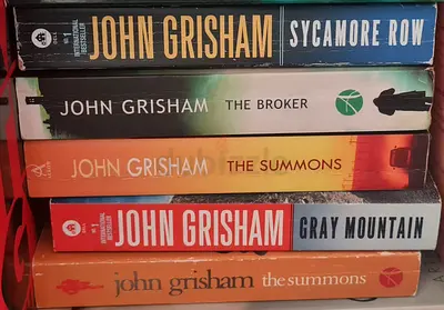 John Grisham novels set of 5 excellent condition