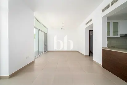 Semi Detached | Vacant | Landscaped | Single Row