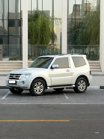 2014 Mitsubishi Pajero GLS GCC Specs in Excellent Condition