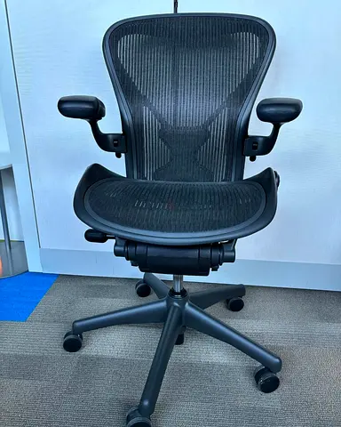 Herman miller Aeron size B fully loaded