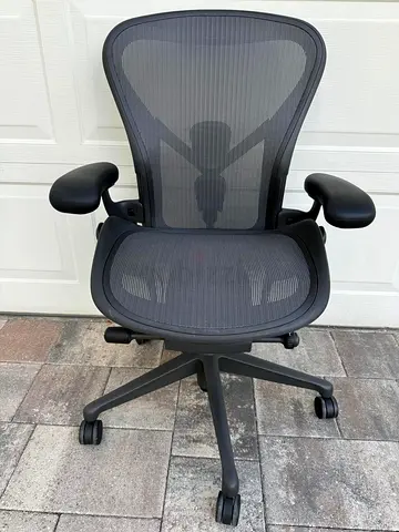 Herman miller Aeron remastered size B fully loaded