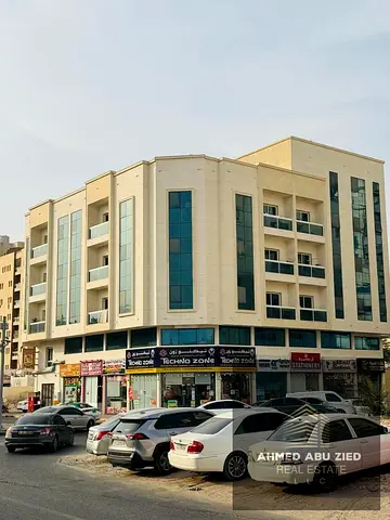للبيع بناية سكني تجاري زاويه  عمر سنتين موقع مميز وحيوي دخل سنوي 8.5% تملك حر