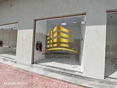 There is water and drainage inside the shop, a distinctive service location, and parking in front of